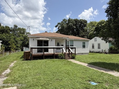 Welcome to this super charming 2 bedroom, 1 bath cottage - photo 12