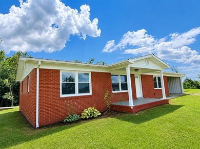 Country Living with Modern Style on nearly an acre! Welcome home - photo 4