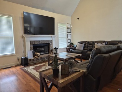 Welcome to 224 Carsons Walk. This home is perfectly tucked away - photo 4
