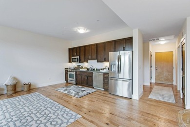 Experience contemporary downtown living at 204 Maple St, Unit - photo 6