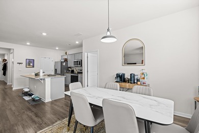 Built in 2022 and thoughtfully designed for today's lifestyle - photo 11