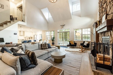 Charming Country House-style residence nestled along Lake - photo 13