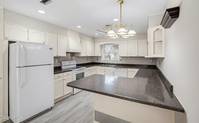 Recently renovated 3BR/2BA home in the Mink Point neighborhood! - photo 11
