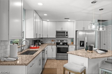 Welcome to this beautifully renovated 3-bedroom, 2-bathroom pool - photo 17