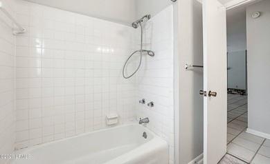 Recently renovated 3BR/2BA home in the Mink Point neighborhood! - photo 27