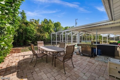 Welcome to this beautifully renovated 3-bedroom, 2-bathroom pool - photo 33