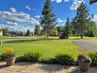 Exceptional location, custom home with an open design, mountain - photo 8
