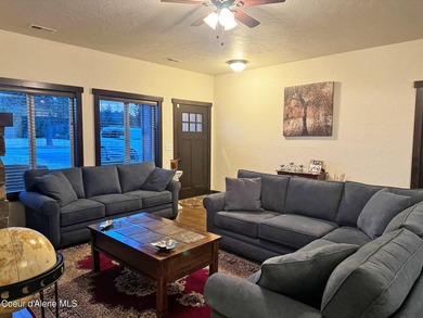 Exceptional location, custom home with an open design, mountain - photo 9