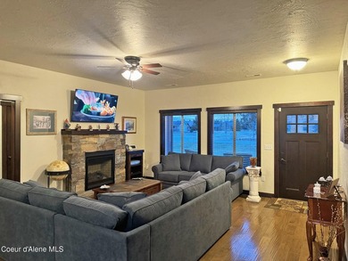 Exceptional location, custom home with an open design, mountain - photo 10