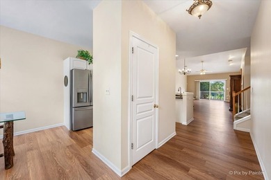 Check off every box on your wish list! RARE 1st floor master - photo 8