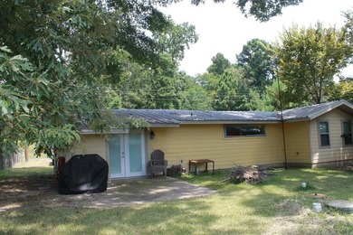 This home is priced to sell. Fully furnished. Open concept - photo 10