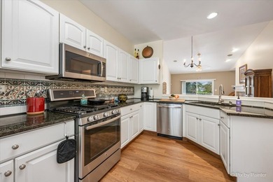 Check off every box on your wish list! RARE 1st floor master - photo 10