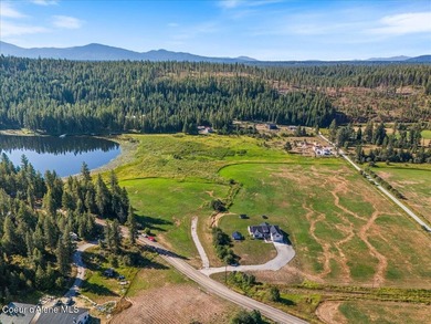 Escape to this meticulously maintained, like-new home offering - photo 2