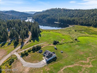Escape to this meticulously maintained, like-new home offering - photo 3