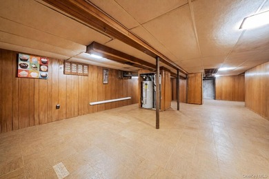 Lovingly maintained three bedroom home featuring an upgraded - photo 19