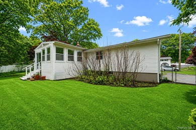 Lovingly maintained three bedroom home featuring an upgraded - photo 22