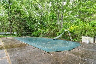 Lovingly maintained three bedroom home featuring an upgraded - photo 28