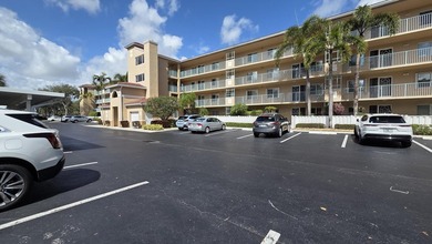 Move in ready to this elegant 3-bedroom, 2-bath residence - photo 1