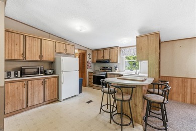 Perfectly positioned on a desirable corner lot, this spacious - photo 7
