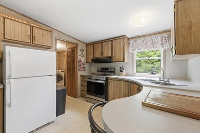 Perfectly positioned on a desirable corner lot, this spacious - photo 8