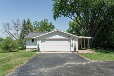 This is the one!! Beautifully updated ranch home on a quiet road - photo 2