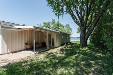 This is the one!! Beautifully updated ranch home on a quiet road - photo 4