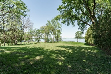This is the one!! Beautifully updated ranch home on a quiet road - photo 5