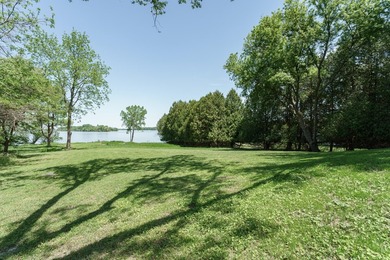 This is the one!! Beautifully updated ranch home on a quiet road - photo 6