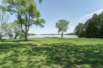 This is the one!! Beautifully updated ranch home on a quiet road - photo 7