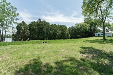 This is the one!! Beautifully updated ranch home on a quiet road - photo 9