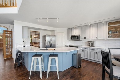 Paradise Found! Welcome to this beautifully maintained two-story - photo 5