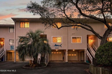 Waterfront with Boatslip. Experience the best of coastal living - photo 3