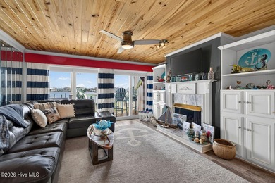 Waterfront with Boatslip. Experience the best of coastal living - photo 9