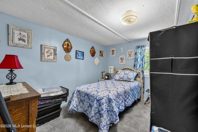 Charming 2-bedroom, 1-bath cottage in the highly sought-after - photo 11