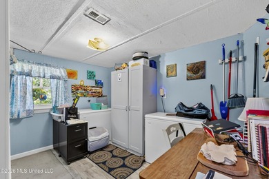Charming 2-bedroom, 1-bath cottage in the highly sought-after - photo 13