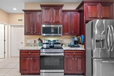 BEAUTIFUL GOLF COURSE HOME in The Country Club of Sebring. This - photo 14