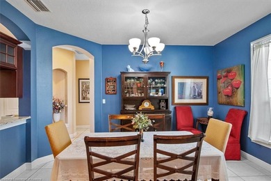 BEAUTIFUL GOLF COURSE HOME in The Country Club of Sebring. This - photo 16