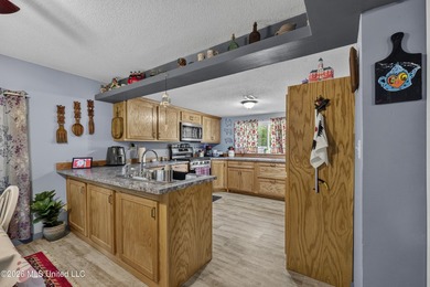 Charming 2-bedroom, 1-bath cottage in the highly sought-after - photo 17
