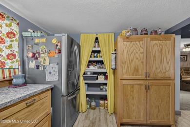 Charming 2-bedroom, 1-bath cottage in the highly sought-after - photo 19