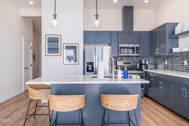 Experience the lifestyle of this trendy, vibrant beach community - photo 21