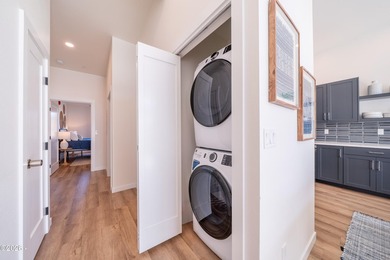 Experience the lifestyle of this trendy, vibrant beach community - photo 23