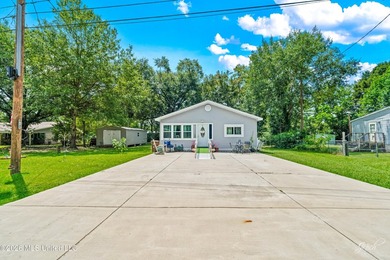 Charming 2-bedroom, 1-bath cottage in the highly sought-after - photo 23