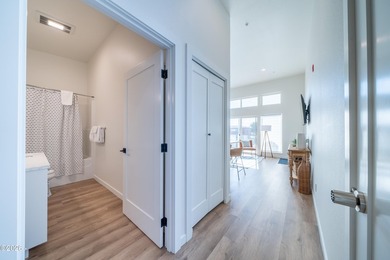 Experience the lifestyle of this trendy, vibrant beach community - photo 24