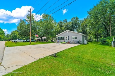 Charming 2-bedroom, 1-bath cottage in the highly sought-after - photo 24