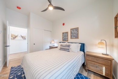 Experience the lifestyle of this trendy, vibrant beach community - photo 28