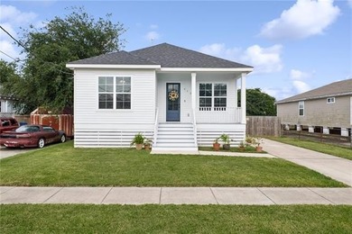 Welcome home to this stunning 2021-built Gentilly residence - photo 2