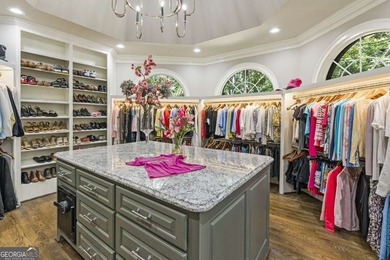 This beautiful home boasts five newly, meticulously renovated - photo 4