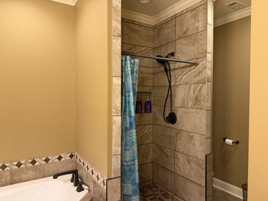 An Absolute show place! Three spacious bedrooms with many extras - photo 12