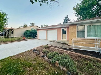 This home has a lovely floor plan and wide open spaces! Big - photo 2