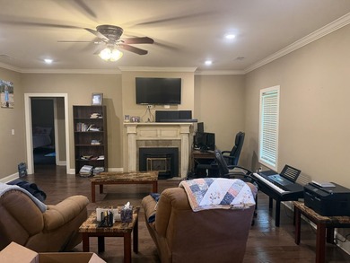 An Absolute show place! Three spacious bedrooms with many extras - photo 14
